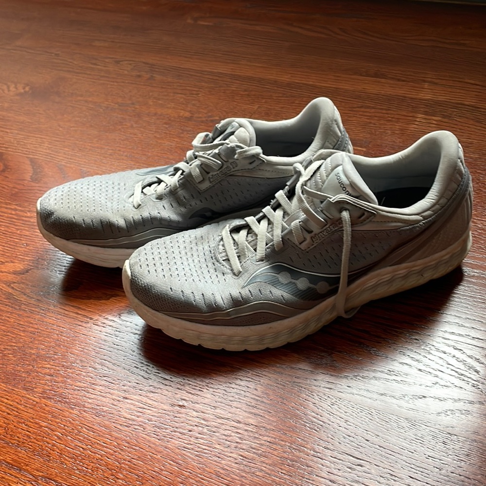 Saucony Sneakers Form Fit Size 10 NOT used for running but every day sneaker